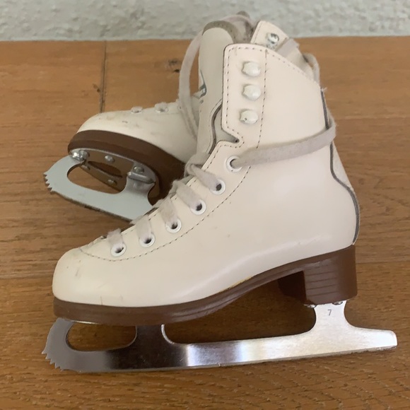 Toddler Girls ice skates size 7 in white - Picture 2 of 6